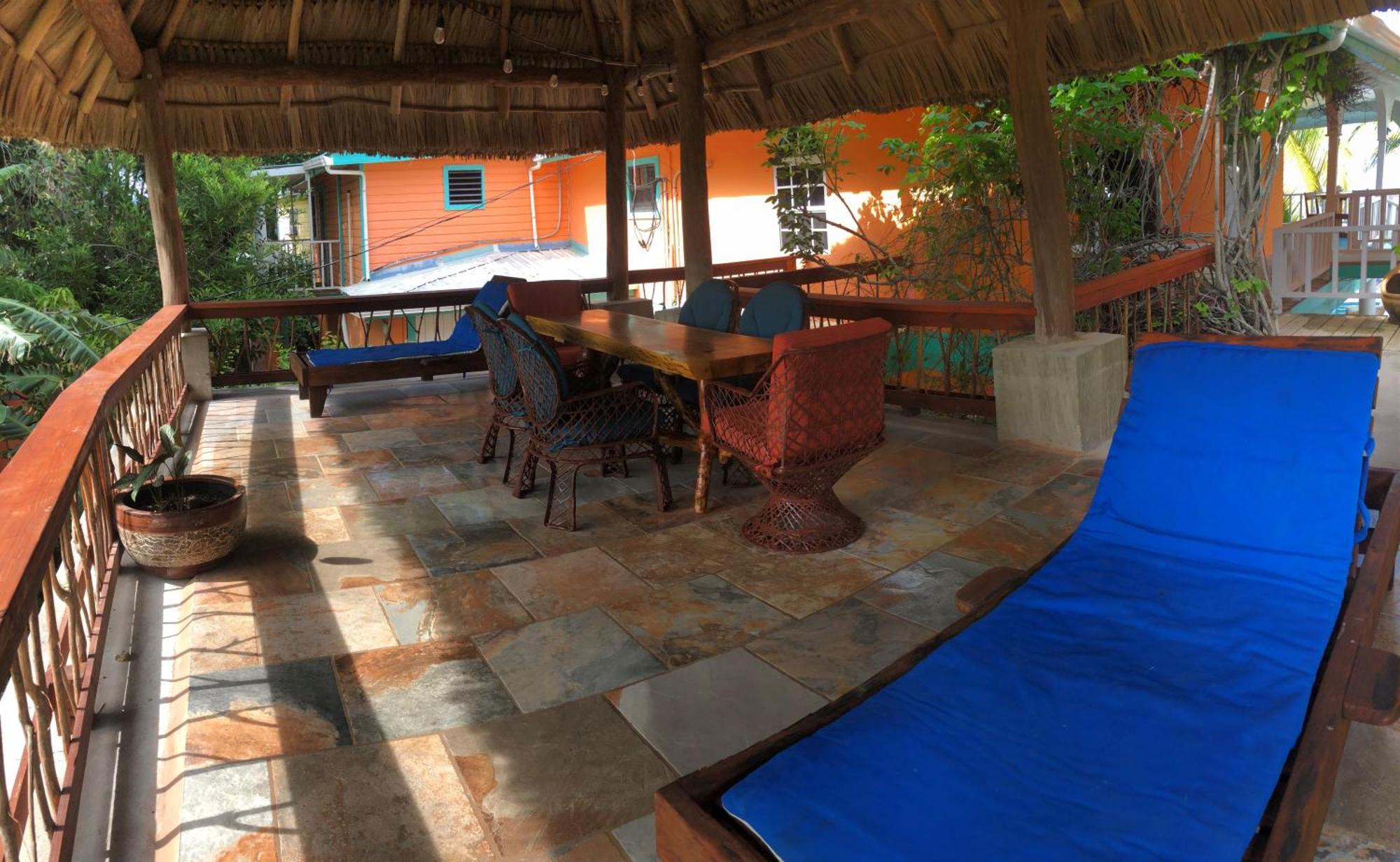 Coral Cove Inn Maya Beach Exteriör bild
